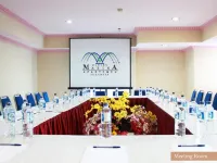 Apartemen Puncak Marina Hotels in Wonocolo