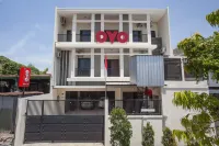 RedDoorz at Graha 99 Simomulyo Hotels in Sukomanunggal