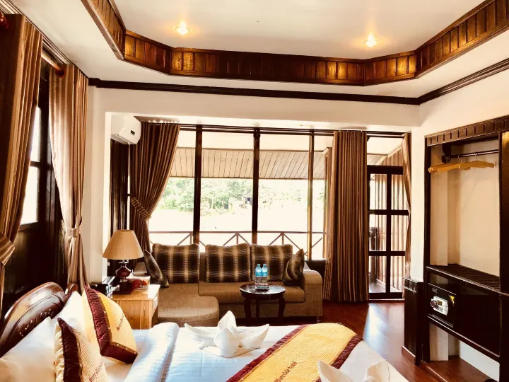 Merry Riverside Hotel