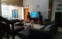 Comfy Room at Honey Guesthouse Syariah Hotel di Adiwerna