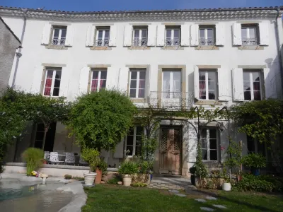 Le Patio des Senteurs Hotels in Verzeille