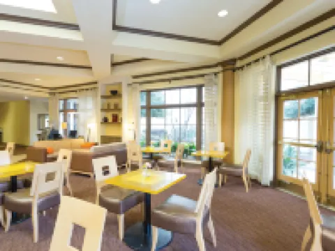 La Quinta Inn & Suites by Wyndham Raleigh Cary ケーリーのホテル