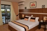 The Pinnacle Hotel and Suites - balcony