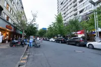 Shanghai Kuke Zhishang Hotel (Nanjing West Road Subway Station Store)