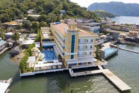 Sunlight Hotel Coron Отели рядом с достопримечательностью «Гора Тапяс»