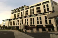Burbury Hotel Hotels near Telopea Park