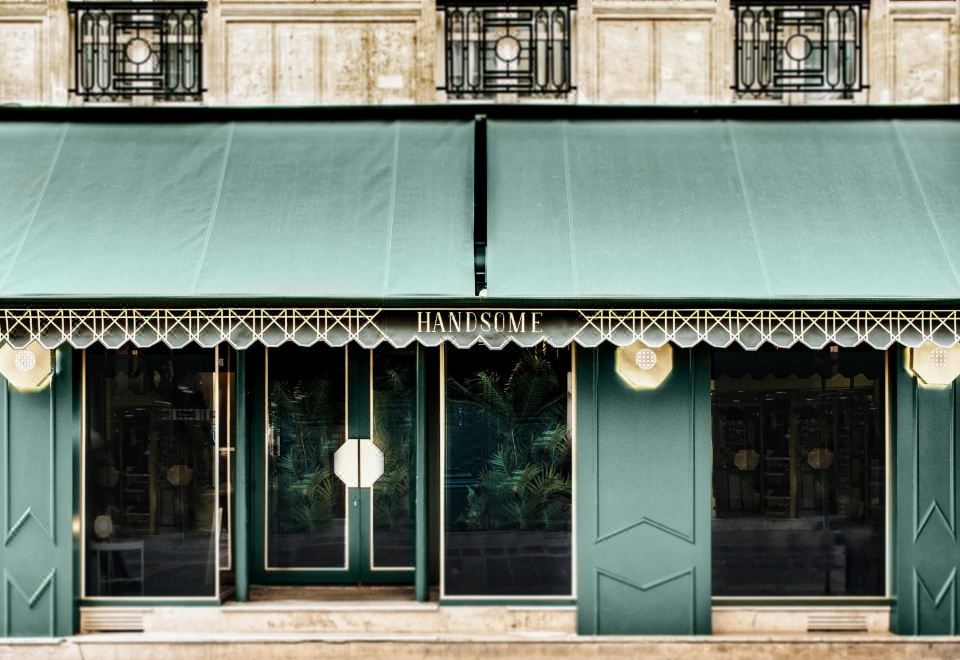 핸섬 호텔 위치