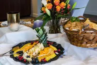 Courtyard Naples - breakfast