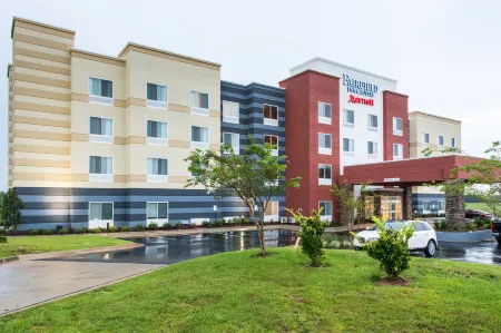 Fairfield Inn & Suites Atmore Отели в г. Атмор