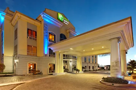 Holiday Inn Express & Suites Trincity Trinidad Airport Отели в г. Tunapuna