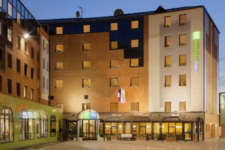 Holiday Inn Express ARRAS by IHG Отели рядом с достопримечательностью «Ашан»