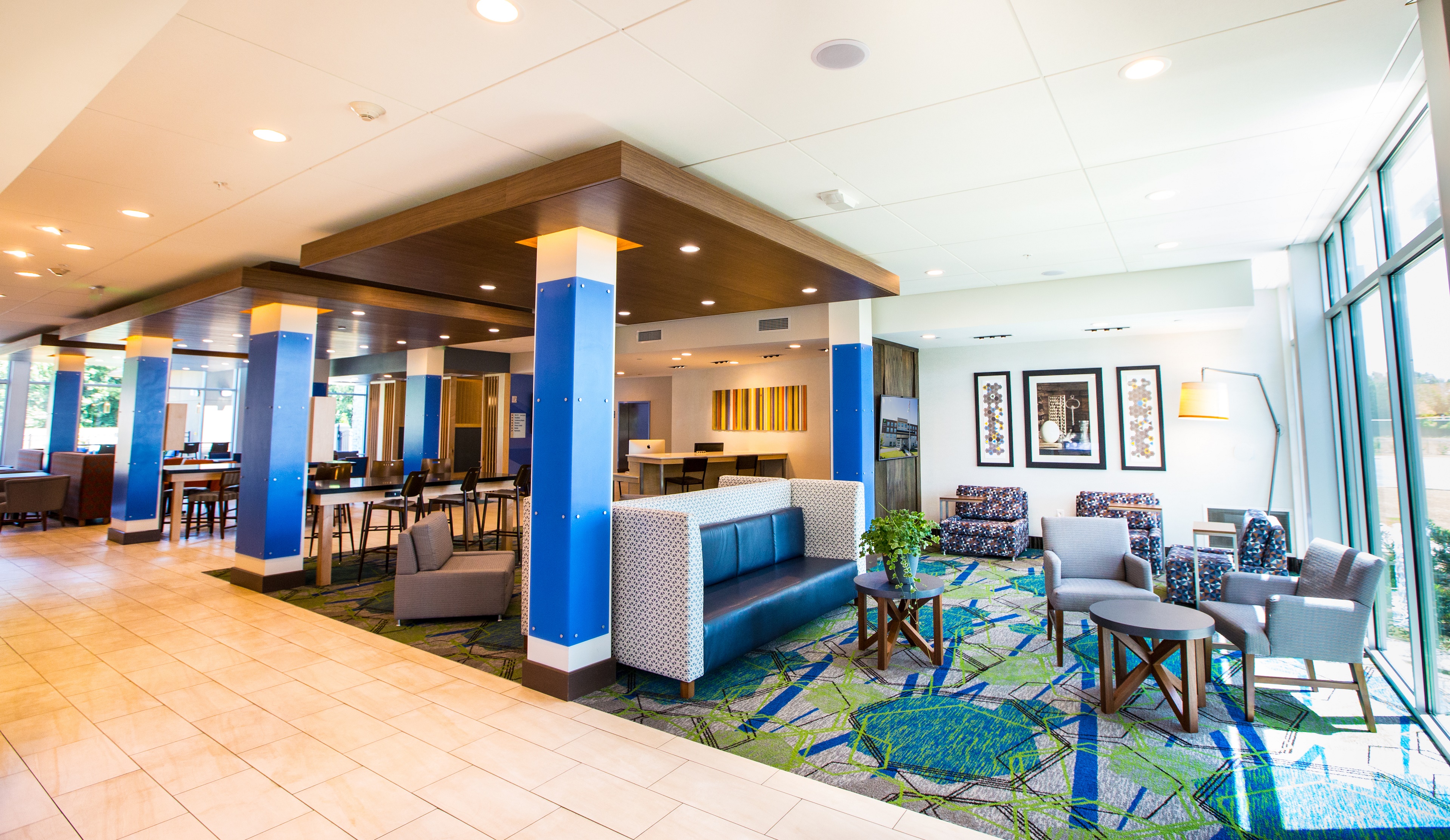 Holiday Inn Express & Suites Greenwood Mall, an Ihg Hotel