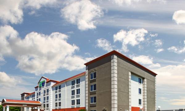 Holiday Inn Express & Suites Dallas Lewisville by IHG