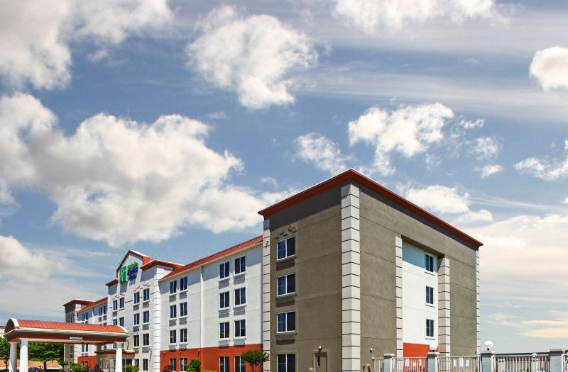 Holiday Inn Express & Suites Dallas Lewisville by IHG