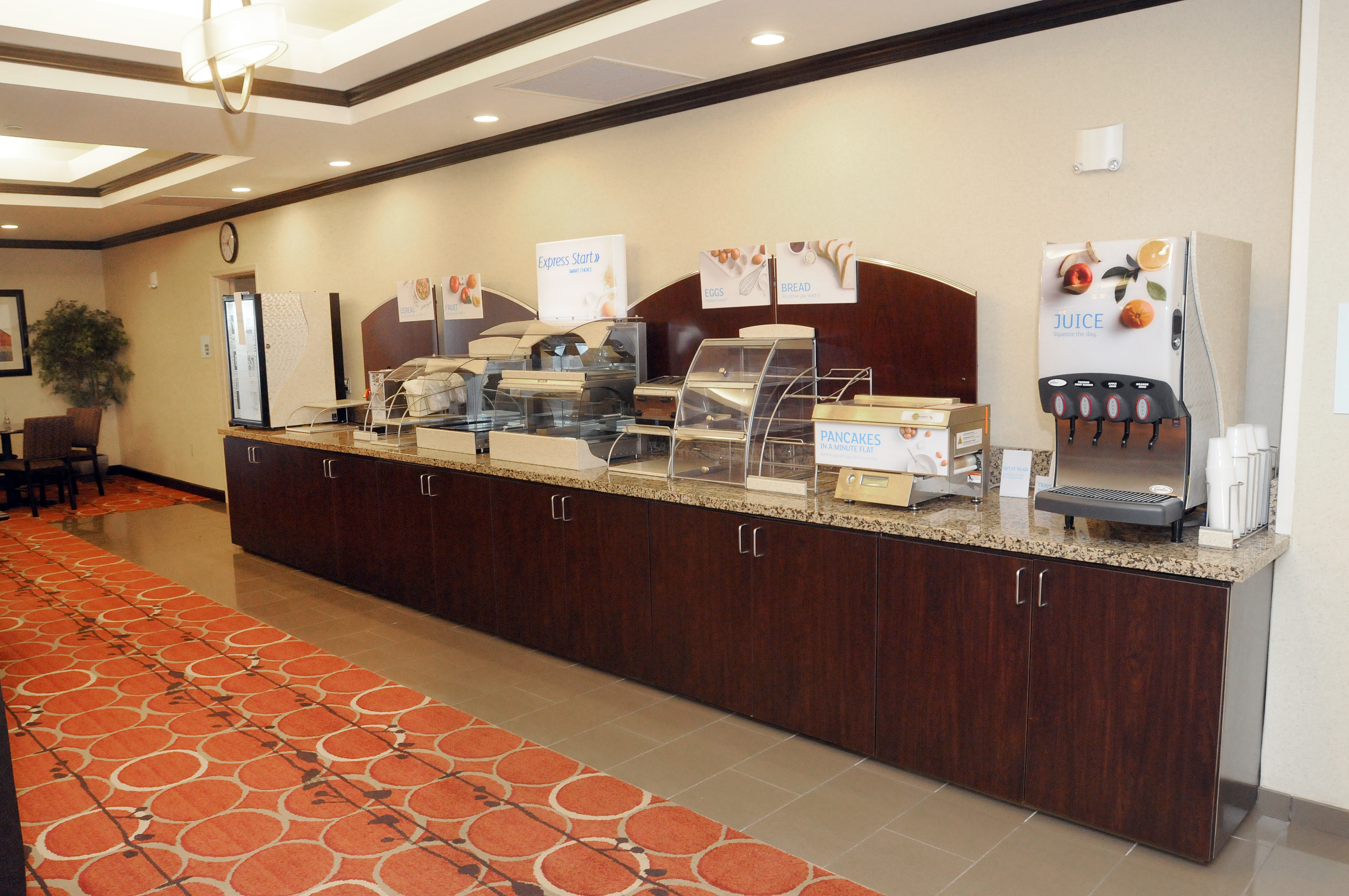 Holiday Inn Express & Suites Cambridge, an Ihg Hotel