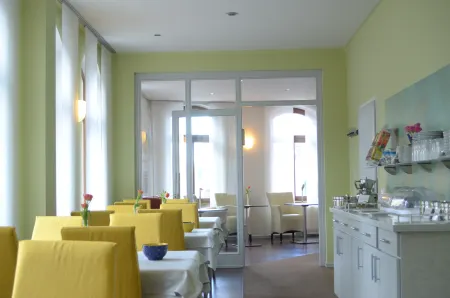 Hotel & Apartments Fürstenhof am Bauhaus Отели рядом с достопримечательностью «Stadtmuseum Weimar»