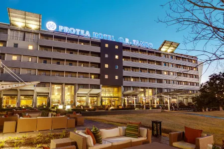 Protea Hotel O.R. Tambo Airport Отели в г. Кемптон Парк