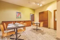 Hanu Reddy Residences Wallace Garden