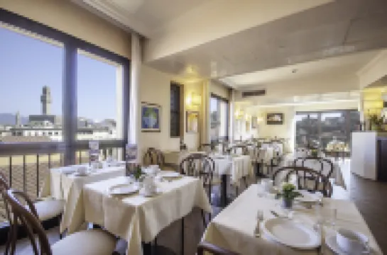 โรงแรมบีแอนด์บี ฟิเรนเซ ปิตตีพาเลซ อัล ปอนเตเวกคิโอ