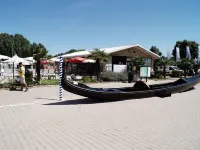Hu Venezia Camping in Town Hoteles cerca de Instituto Universitario Salesiano Venezia - IUSVE