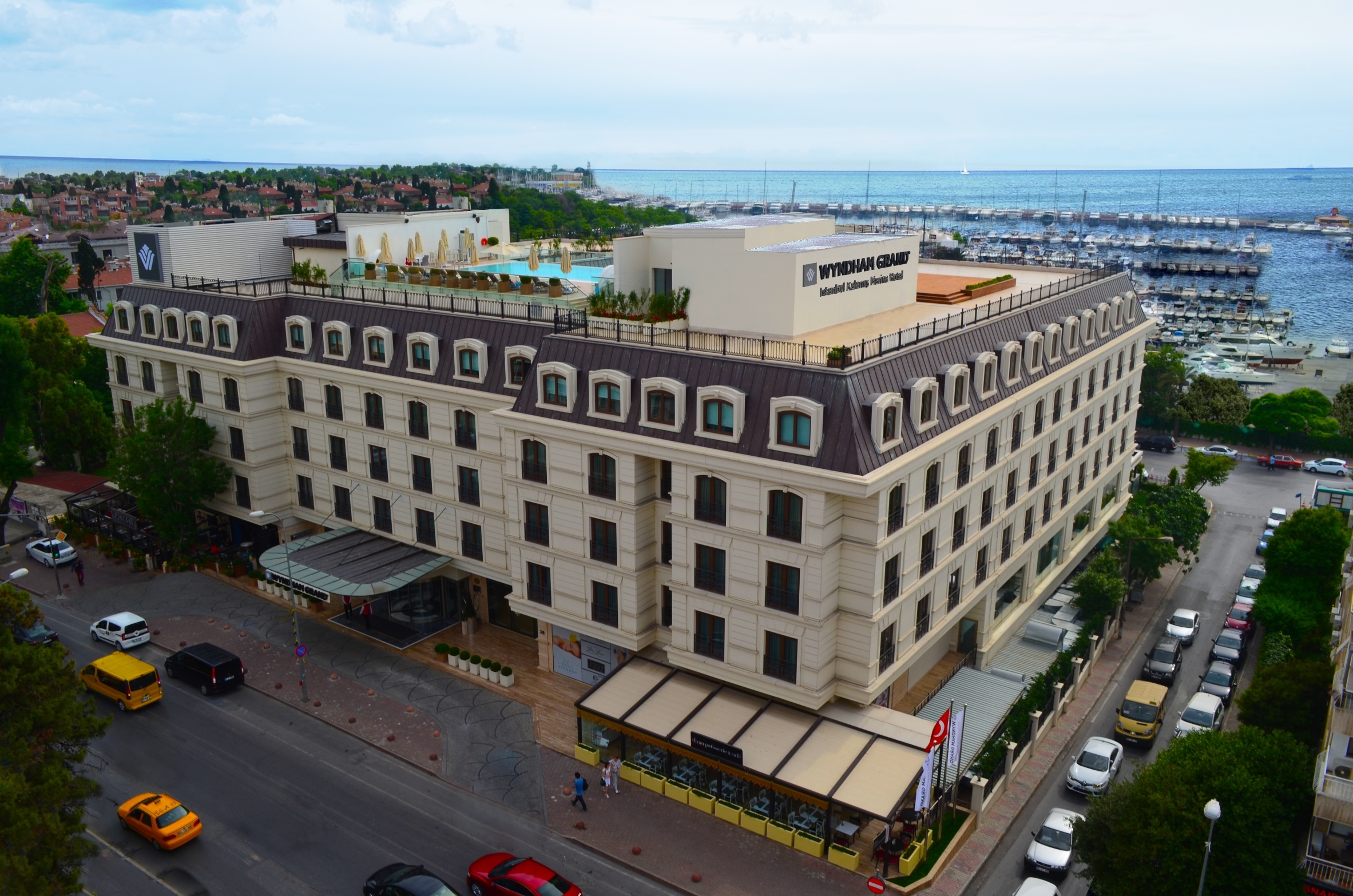 Wyndham Grand Istanbul Kalamış Marina Hotel