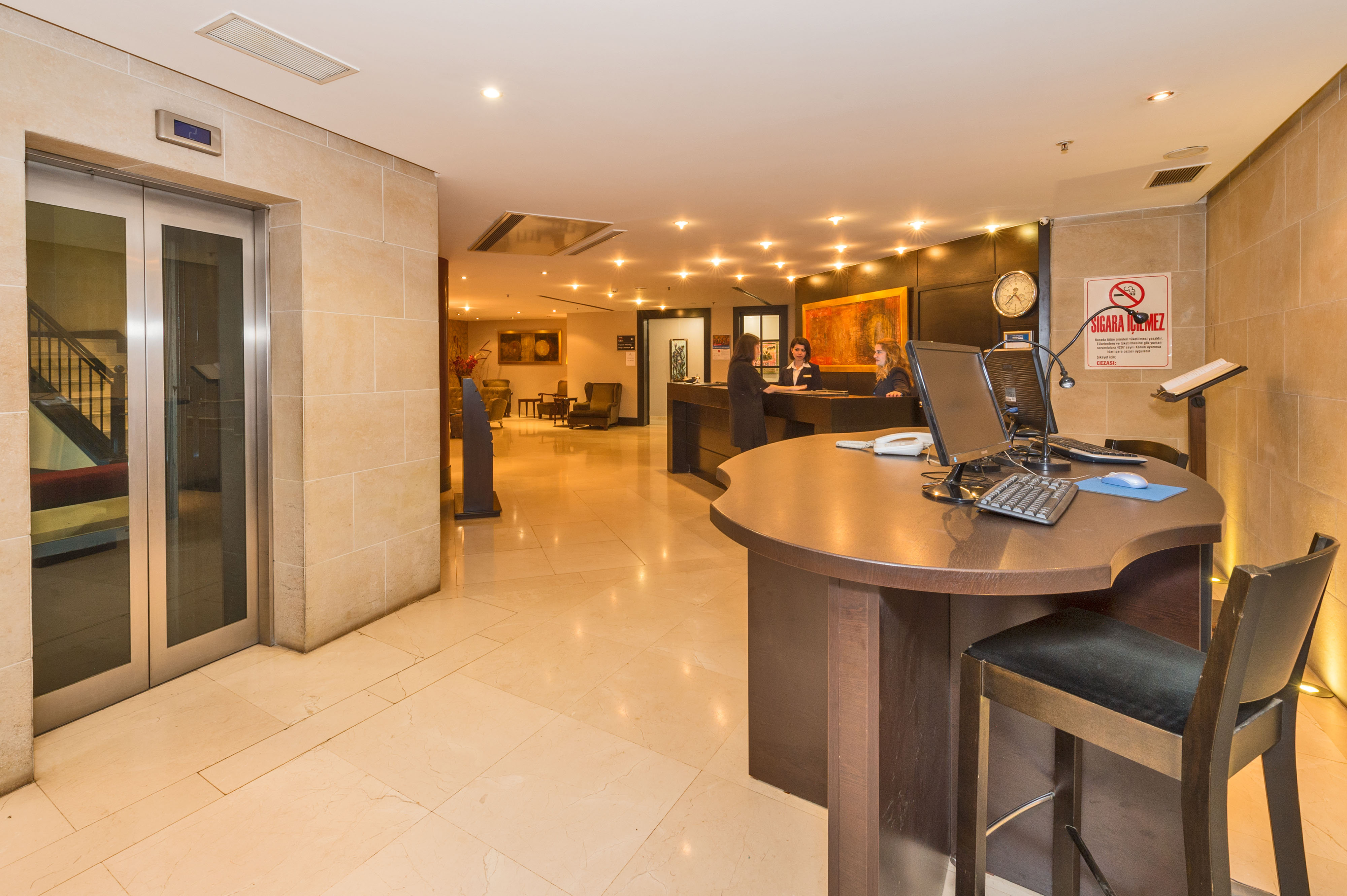 Hotel Beyaz Saray (The Hotel Beyaz Saray)