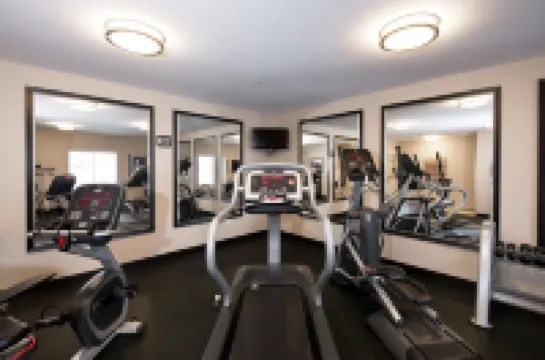 Days Inn and Suites by Wyndham Greeley