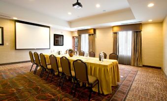 Holiday Inn Express & Suites Uvalde