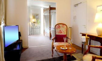 Logis Hôtel et Restaurant du Dauphin