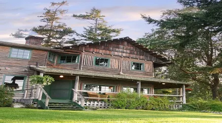 惠德比船長酒店