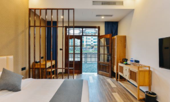 Lintin Holiday Hotel