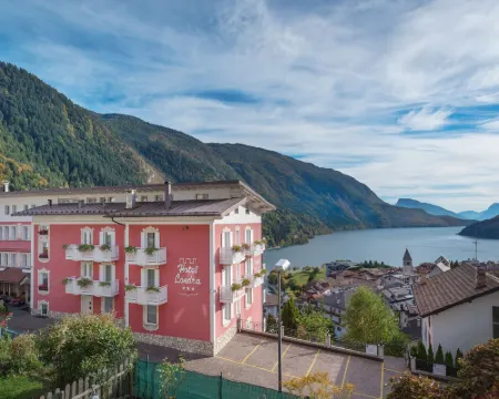 Hotel Londra Slow Living Molveno Hotels in Molveno
