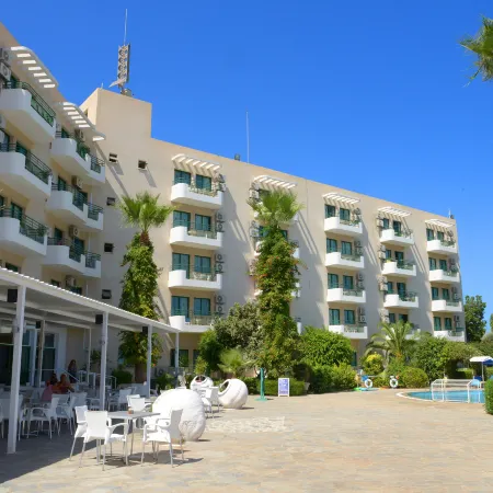 Maris Grand Waterpark Resort