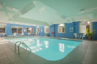 Super 8 by Wyndham Niagara Falls by the Falls - Kolam Renang