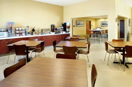 Super 8 by Wyndham St. Clairsville Oh/Wheeling WV Area