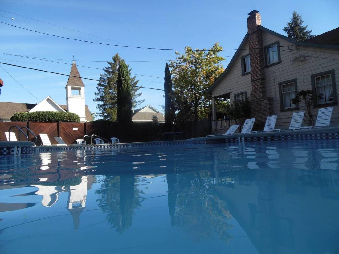 Riverlane Resort-Guerneville Updated 2022 Room Price-Reviews & Deals | Trip. com