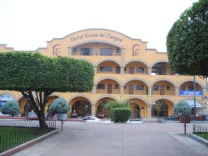 ホテル アルコス デル パルケ