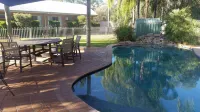 Mulga Country Motor Inn - Pools