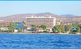 Poseidonia Beach Hotel