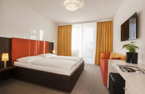 TAUROA 舒恩伯格霍夫斯皮爾貝格