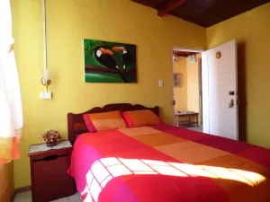 La Casa Amarilla