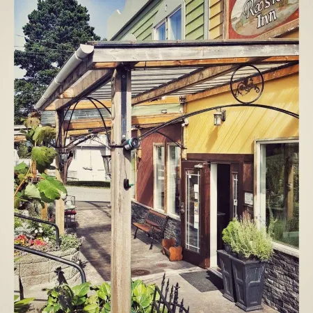 Black Rooster Guesthouse