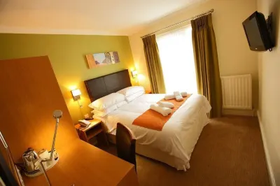 Rose and Crown Hotels near Coney Beach Porthcawl