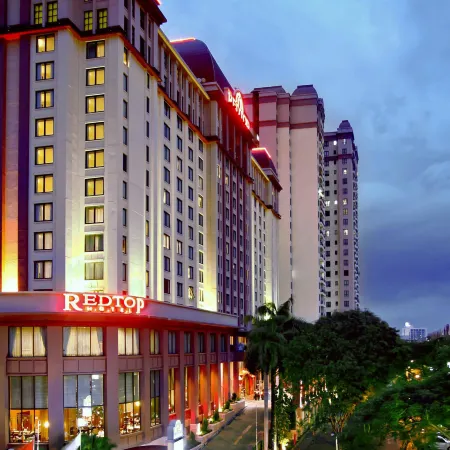 Redtop Hotel & Convention Center Отели рядом с достопримечательностью «Рынок Пасар Бару»
