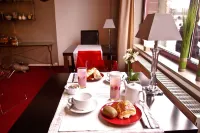 Hotel le Pelican Hotels in Charleville-Mezieres