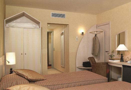 호텔 비치 팰리스의 넓고 멋진 객실과 바다뷰