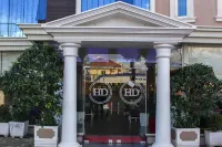 Hotel Deluxe Hotel in zona QTU - Qendra Tregtare Univers