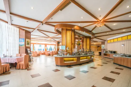 Golden Phoenix Hotel Отели рядом с достопримечательностью «Shiji Square»