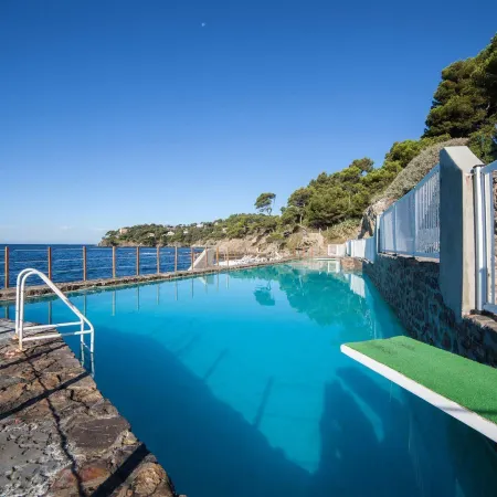 Hôtel le Provençal renové en 2025 - Bord de Mer