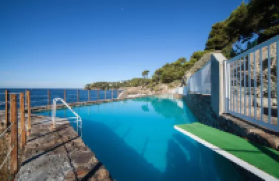 Hôtel le Provençal renové en 2025 - Bord de Mer